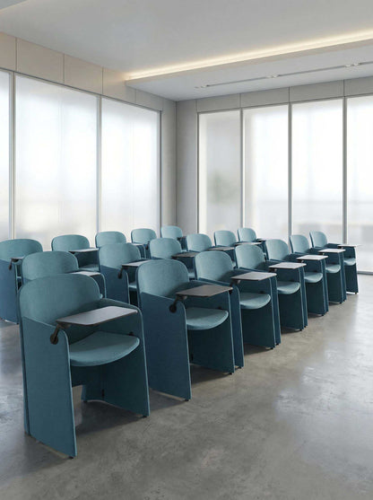 Poltrone FLEXA Vaghi con tavoletta disposte in file in un'aula