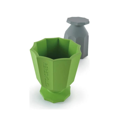 Fioriera RERECYCLED di Caimi in verde, con un secondo pezzo grigio capovolto