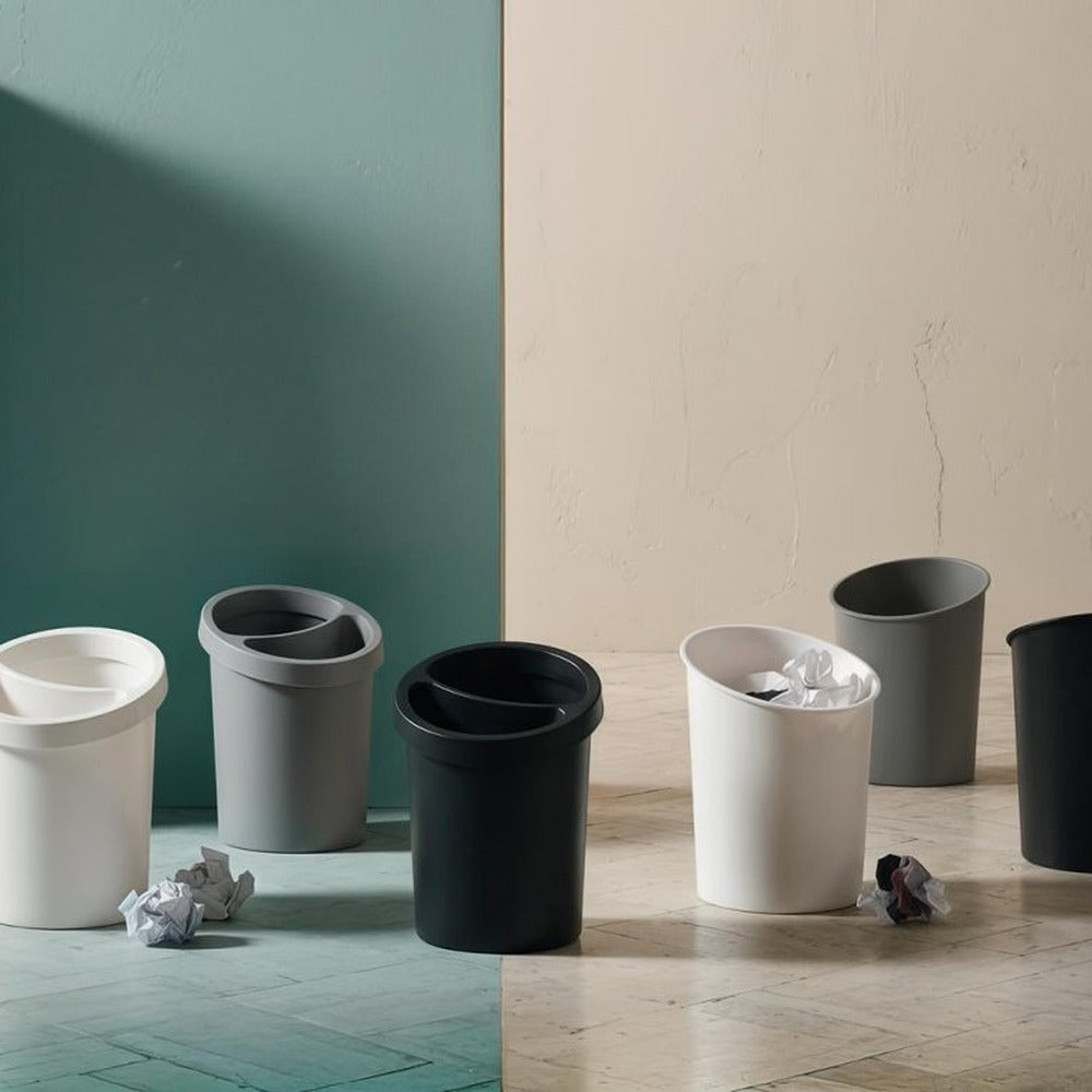 Cestini gettacarte HI-TECH di Caimi nelle tre finiture in un ambiente