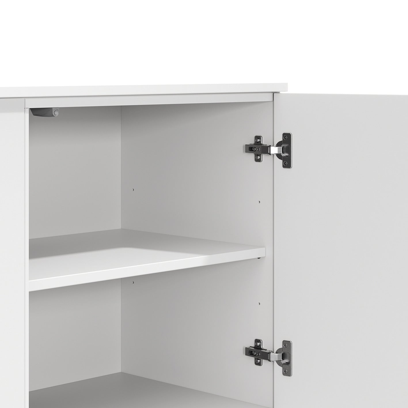 Interno della madia Frezza con ripiano spostabile e cerniere soft-closing
