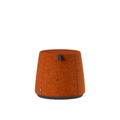 Pouf C1.8 Frezza SMALL Ø 54 cm arancione con maniglia, su fondo bianco