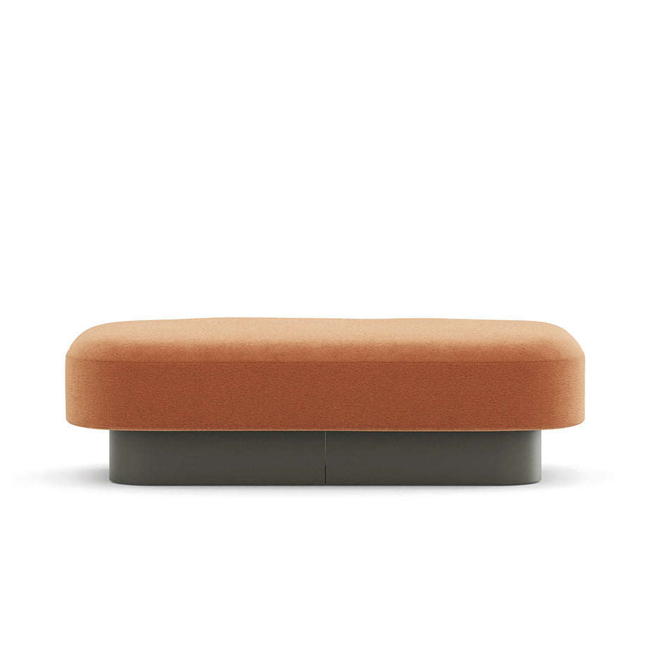 Pouf AFINA Frezza da due posti in tessuto arancione con base in metallo curvato verde