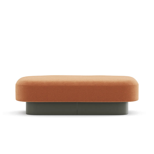 Pouf AFINA Frezza da due posti in tessuto arancione con base in metallo curvato verde