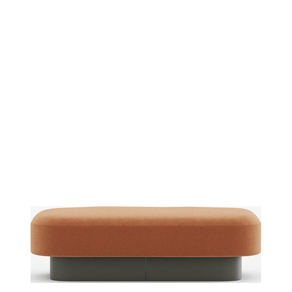 Pouf AFINA Frezza da due posti in tessuto arancione con base in metallo curvato verde