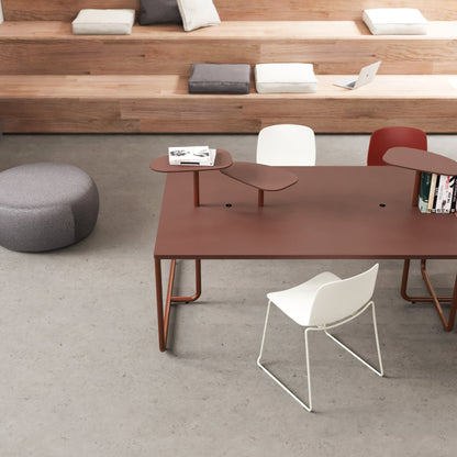 Scrivania ITUBE di Alea con piano e gambe color terracotta