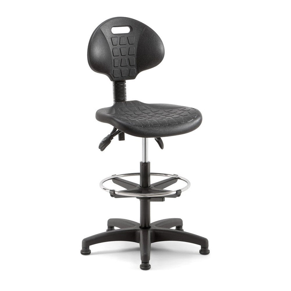Sgabello TEKNIK 03 Linea Fabbrica in poliuretano integrale nero, base a piedini fissi e anello poggiapiedi cromato