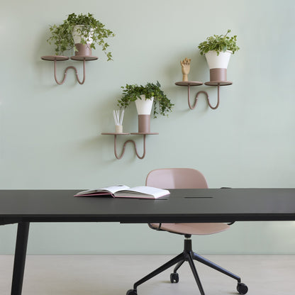 Poltroncina MENTHA con ruote e braccioli Scab in tecnopolimero rigenerato in ambiente