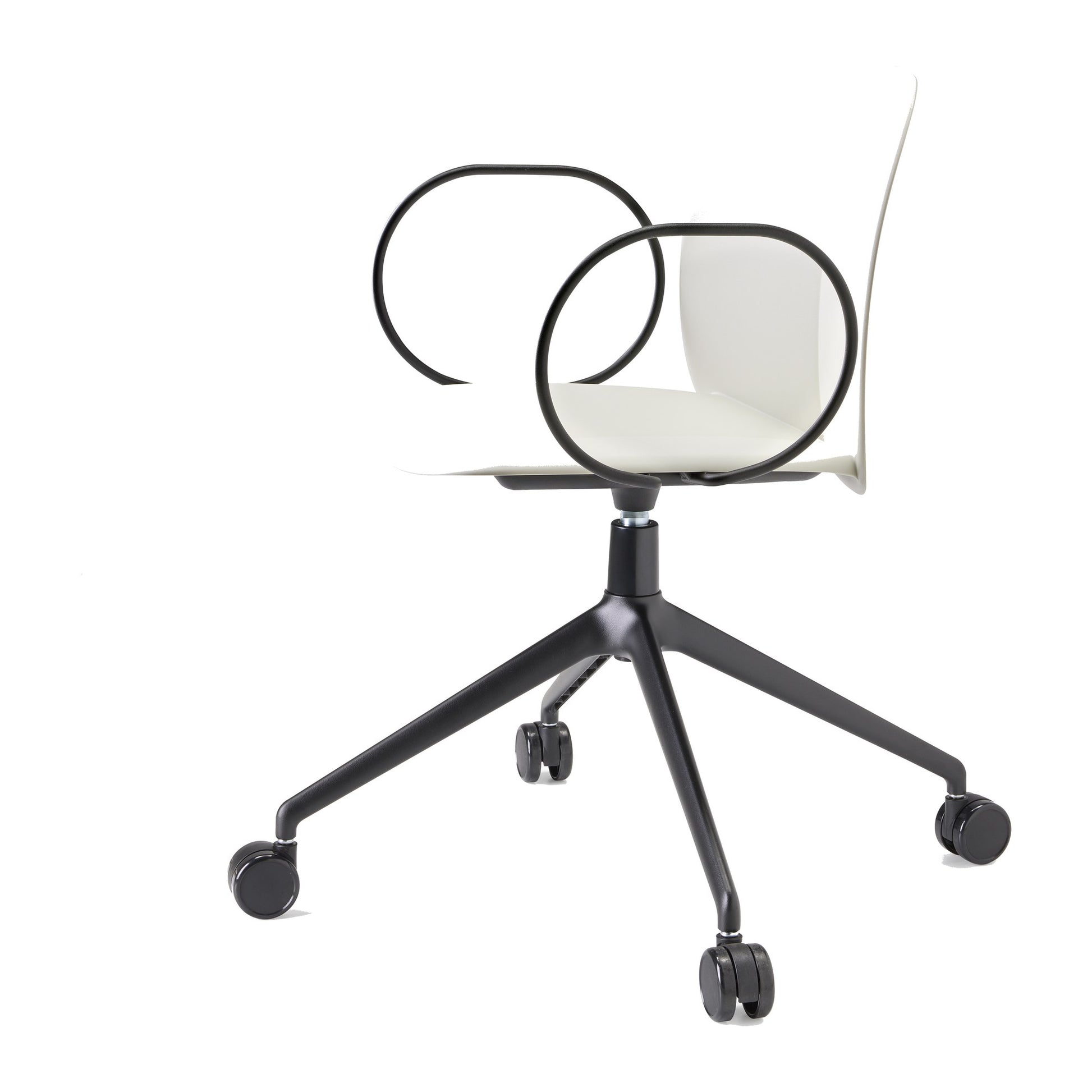 Poltroncina MENTHA con ruote e braccioli Scab in tecnopolimero rigenerato colore lino, vista laterale