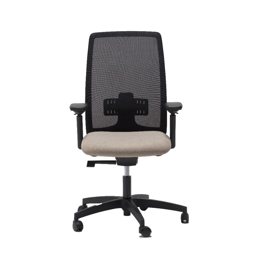 Sedia operativa NEON MESH MStyle con schienale in rete nera, sedile beige e braccioli 3D