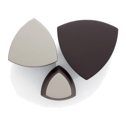 Pouf KENSHO Kastel triangolari in similpelle accostati, tre misure