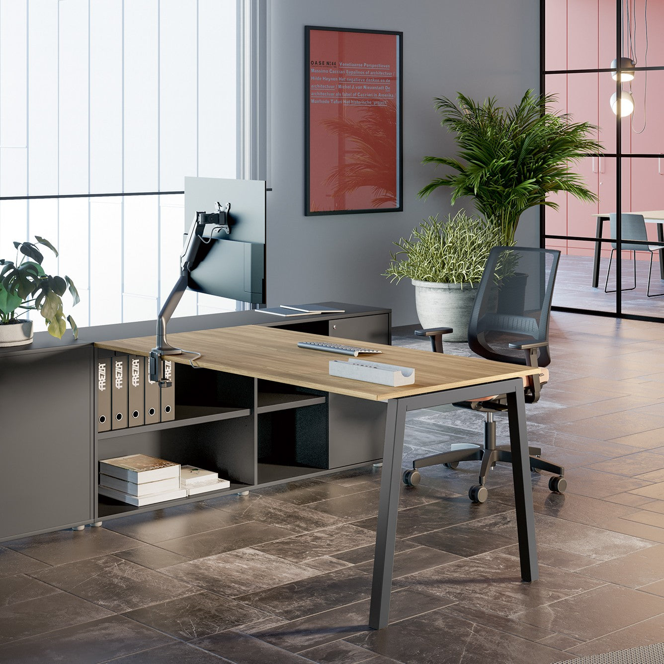 Postazione POP ACE Frezza con piano in melaminico rovere e braccio porta monitor