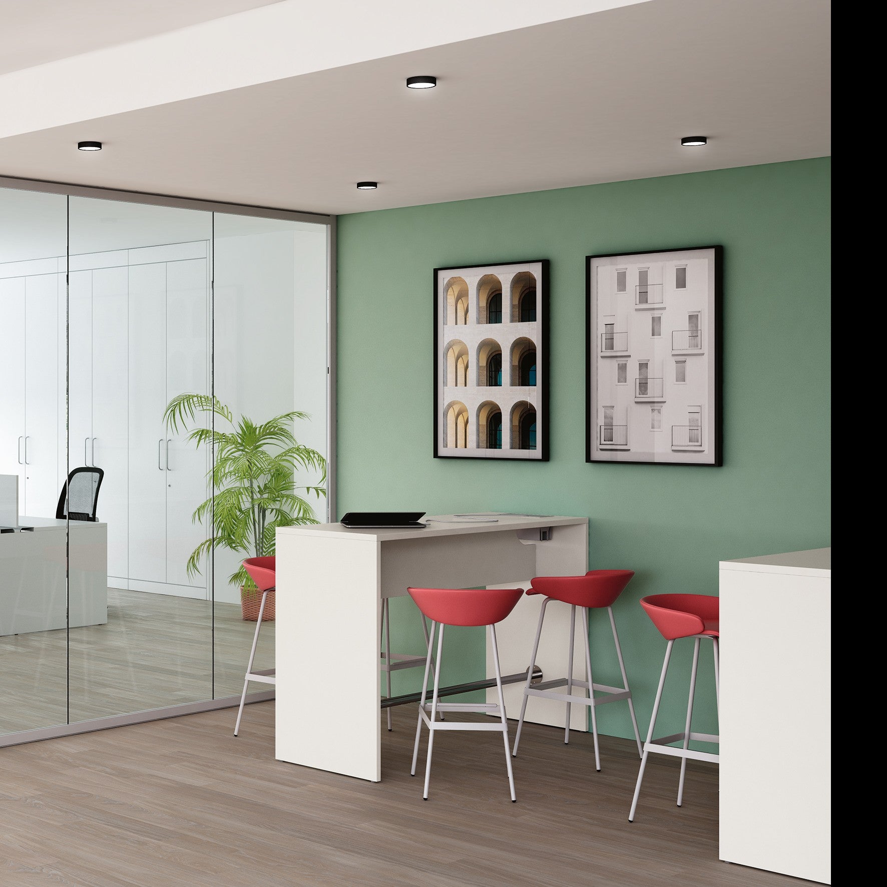 Ufficio con tavolo alto POP PANEL Frezza e sgabelli rossi oltre la vetrata
