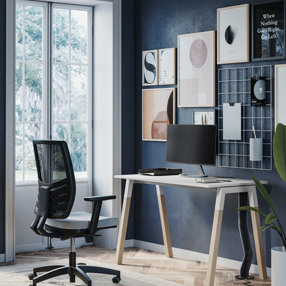 Scrivania POP WOODY Frezza in un home office con seduta operativa