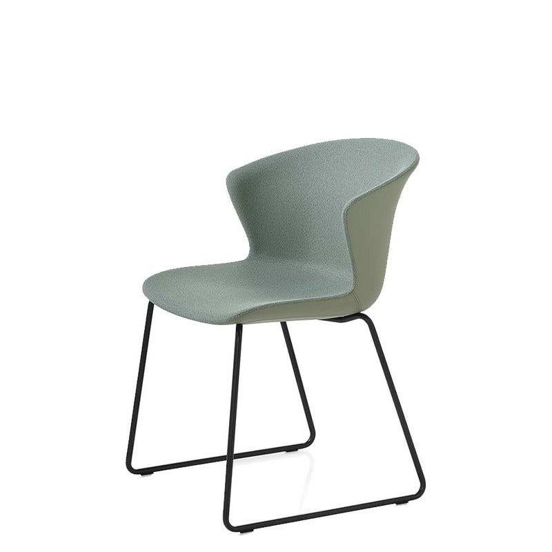 Sedia Multiuso KICCA PLUS GAMBE a SLITTA Kastel rivestita in similpelle con telaio a slitta nero