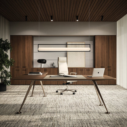 Scrivania SPIKE Frezza in un ufficio direzionale con boiserie in legno