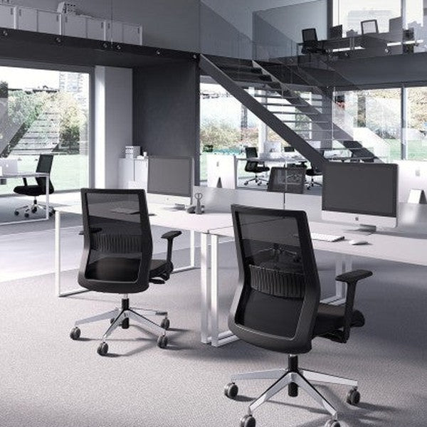 Sedia Operativa KARMA MESH Kastel con schienale in rete girevole con alzata a gas — in ambiente