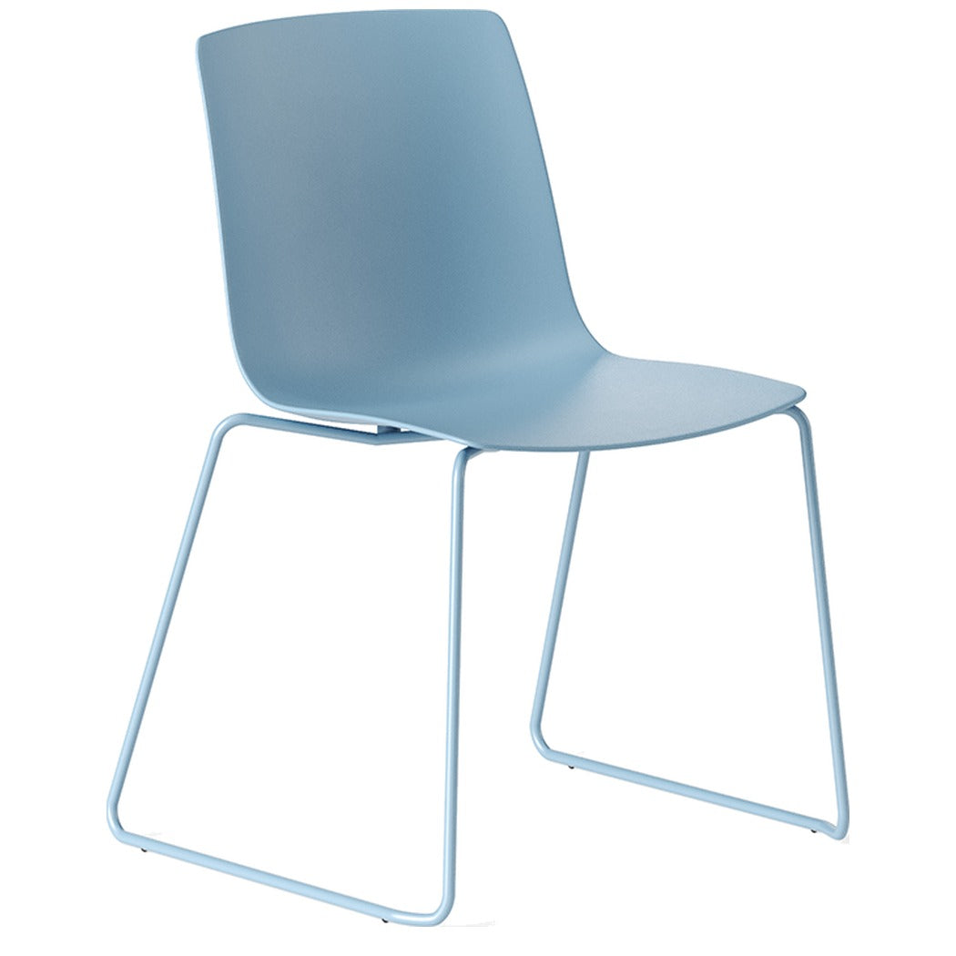 Sedia YO PLASTIC Frezza azzurra con telaio a slitta